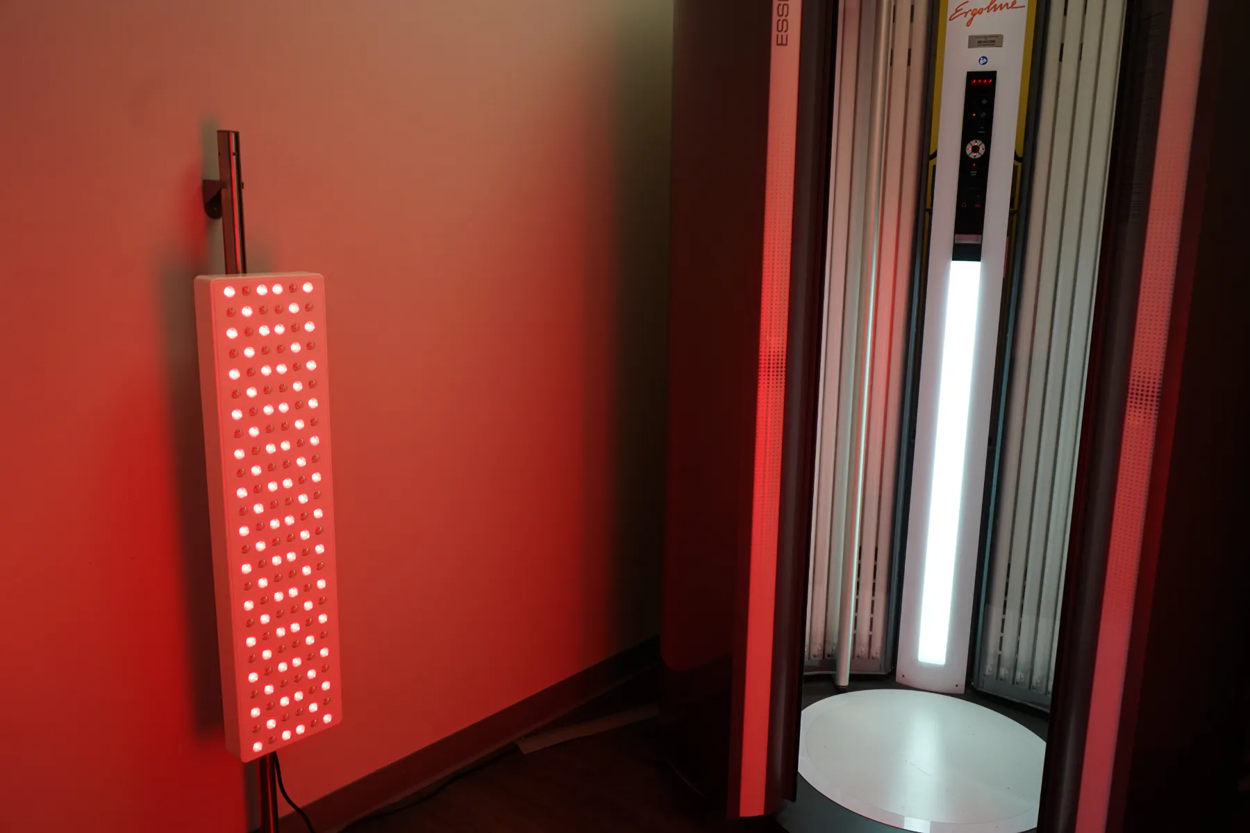 red light therapy benefits face