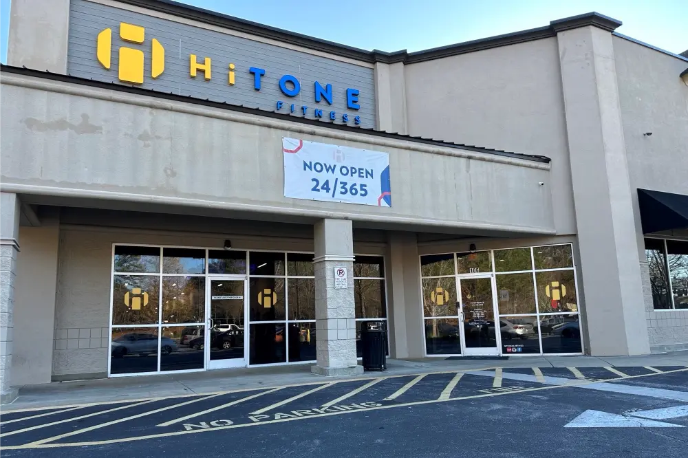 Entrance to Hitone Fitness. It is a large gray building.