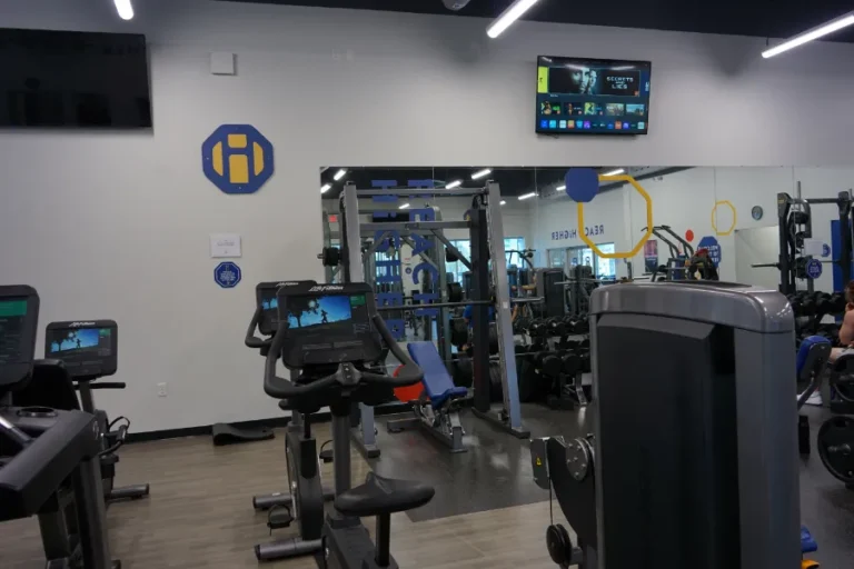 Machines inside a hitone gym.