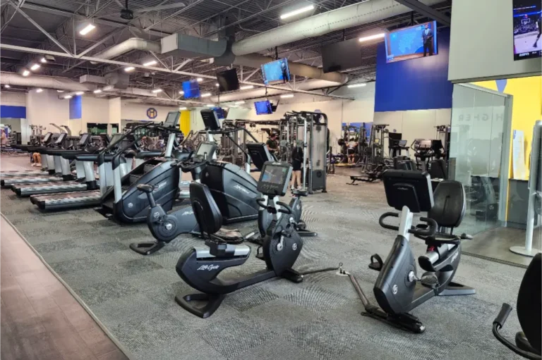 Multiple cardio machines.